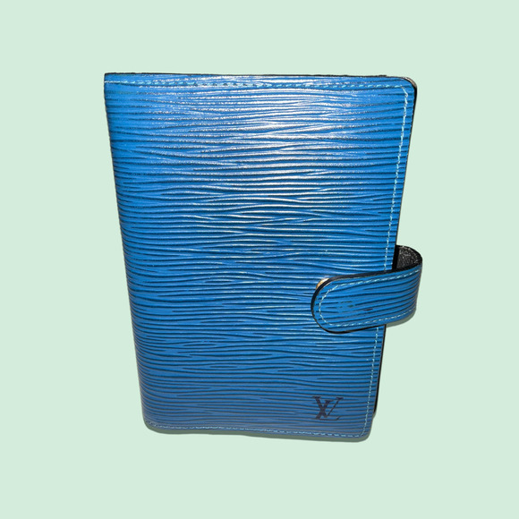 LOUIS VUITTON  Blue Epi leather Small  Ring Agenda Cover. - Picture 11 of 16